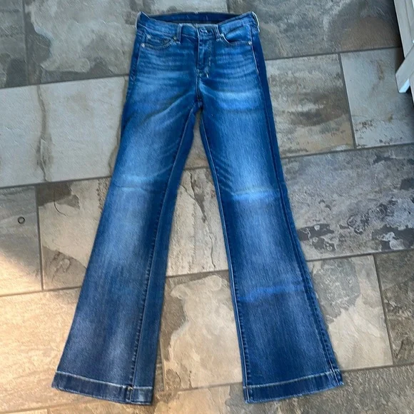 7FAMK Distressed Authentic Light 26x36 - Picture 6 of 7